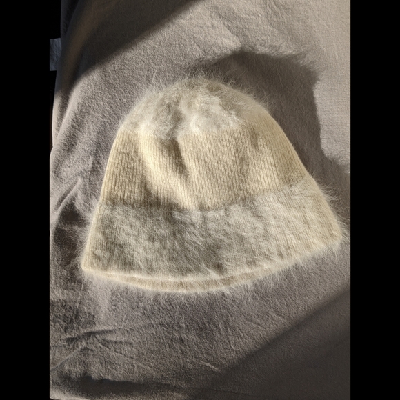 American Eagle White & Cream Winter Hat - Picture 2 of 3